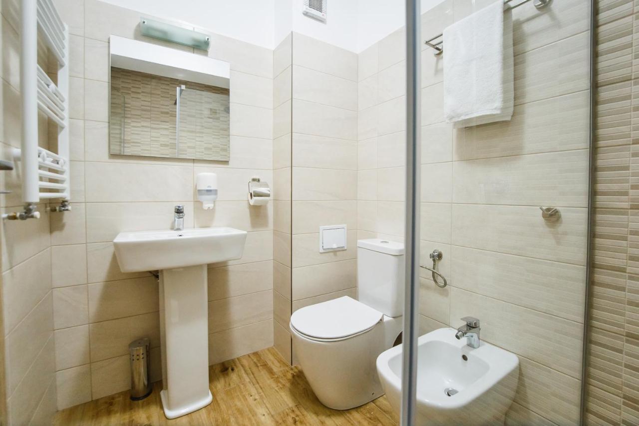 Sunny View 2 Bedroom Central Apartment Oradea Dış mekan fotoğraf